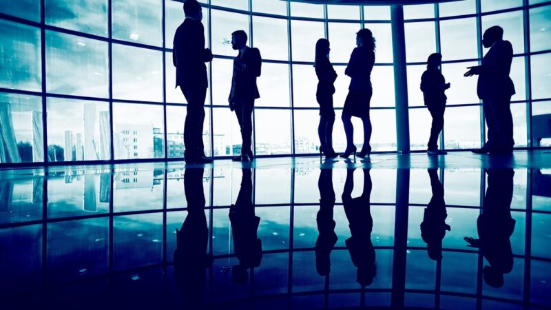 Empresas buscam profissionais flexíveis e reveem liderança
