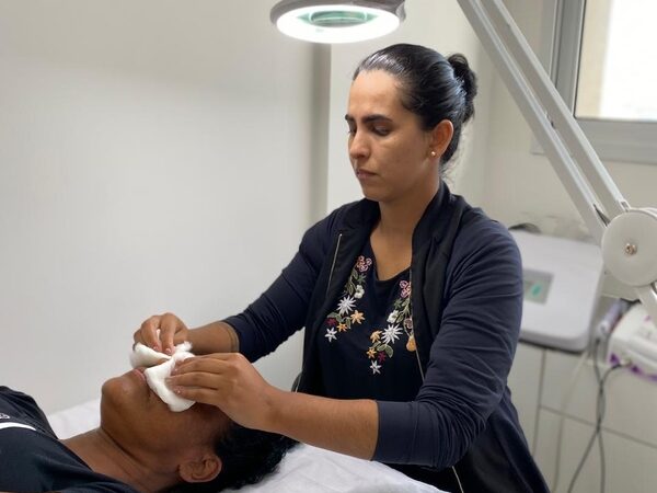 Harmonização facial sem exageros realça a beleza natural