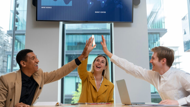 Mercado de trabalho avança e inspira busca por capacitação