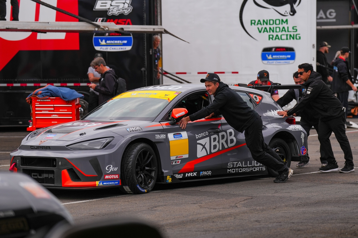 Stallion planeja competir com quatro carros em 2027