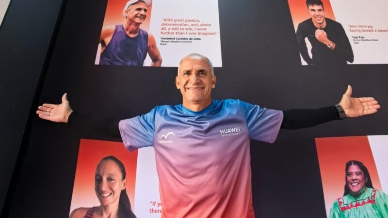 Huawei comemora um ano de loja com Vanderlei Cordeiro