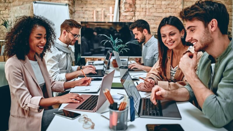 Smart workspaces otimizam tarefas e colaboração corporativa