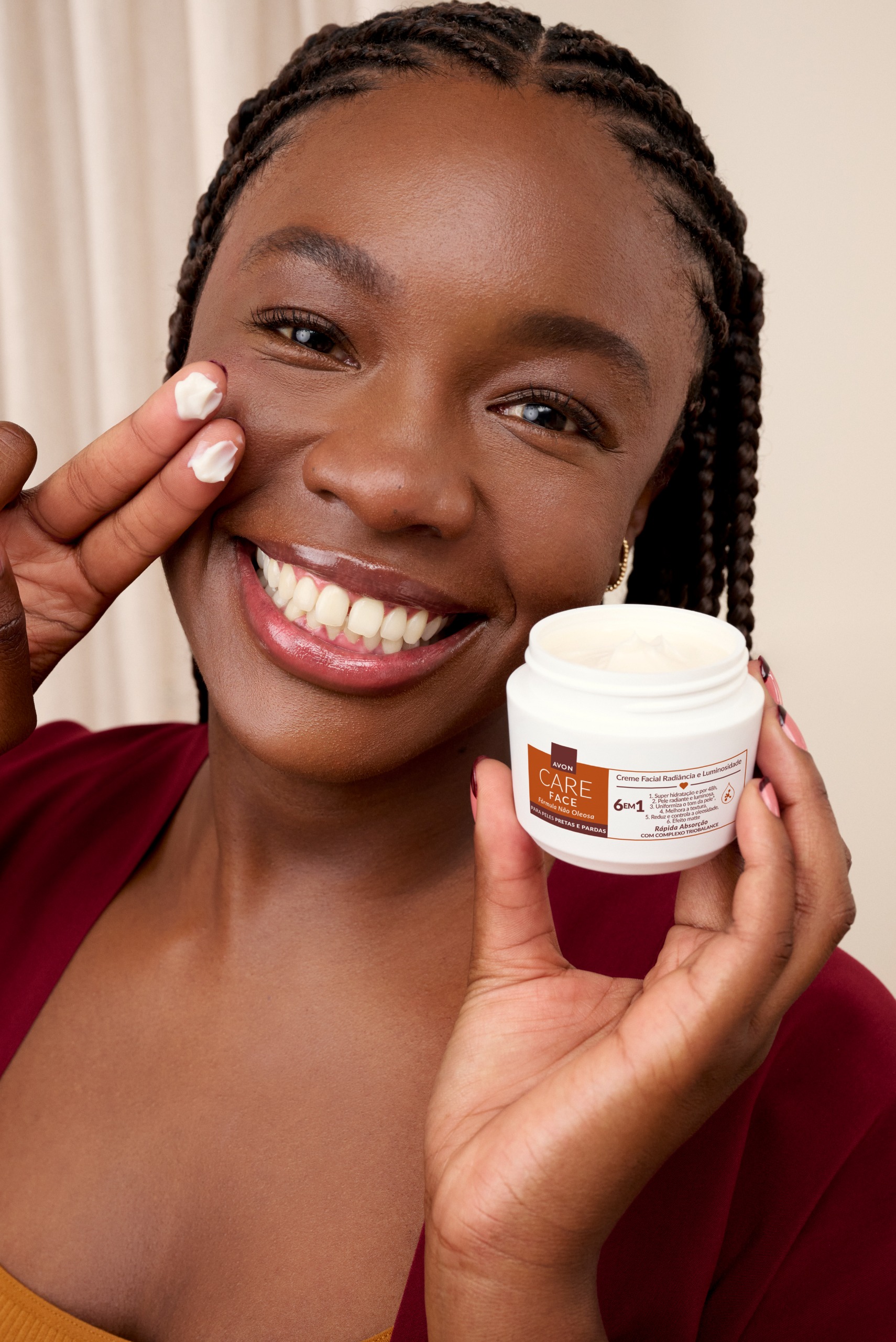 Avon anuncia lançamento de hidratante facial com tecnologia para peles pretas e pardas
