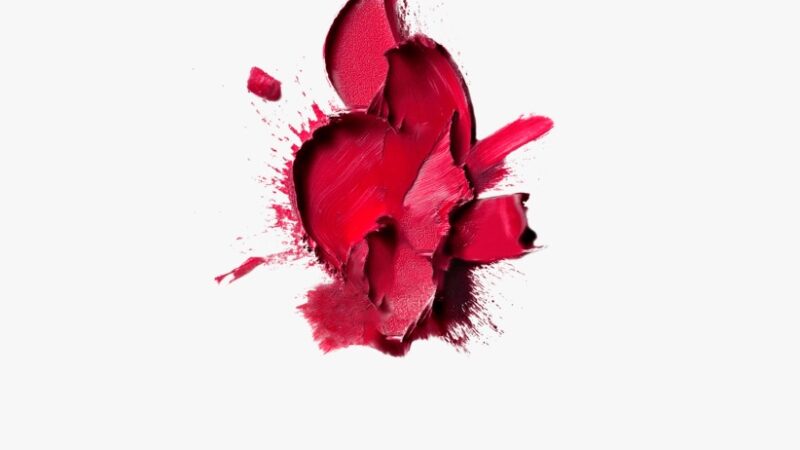 Avon apresenta nova fórmula da linha Ultra e lança o Ultra Color Brilhante, com brilho intenso e alta pigmentação