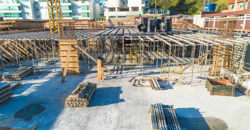 Construção civil 4.0: a jornada dos andaimes de acesso e escoramentos desde a madeira até a digitalização