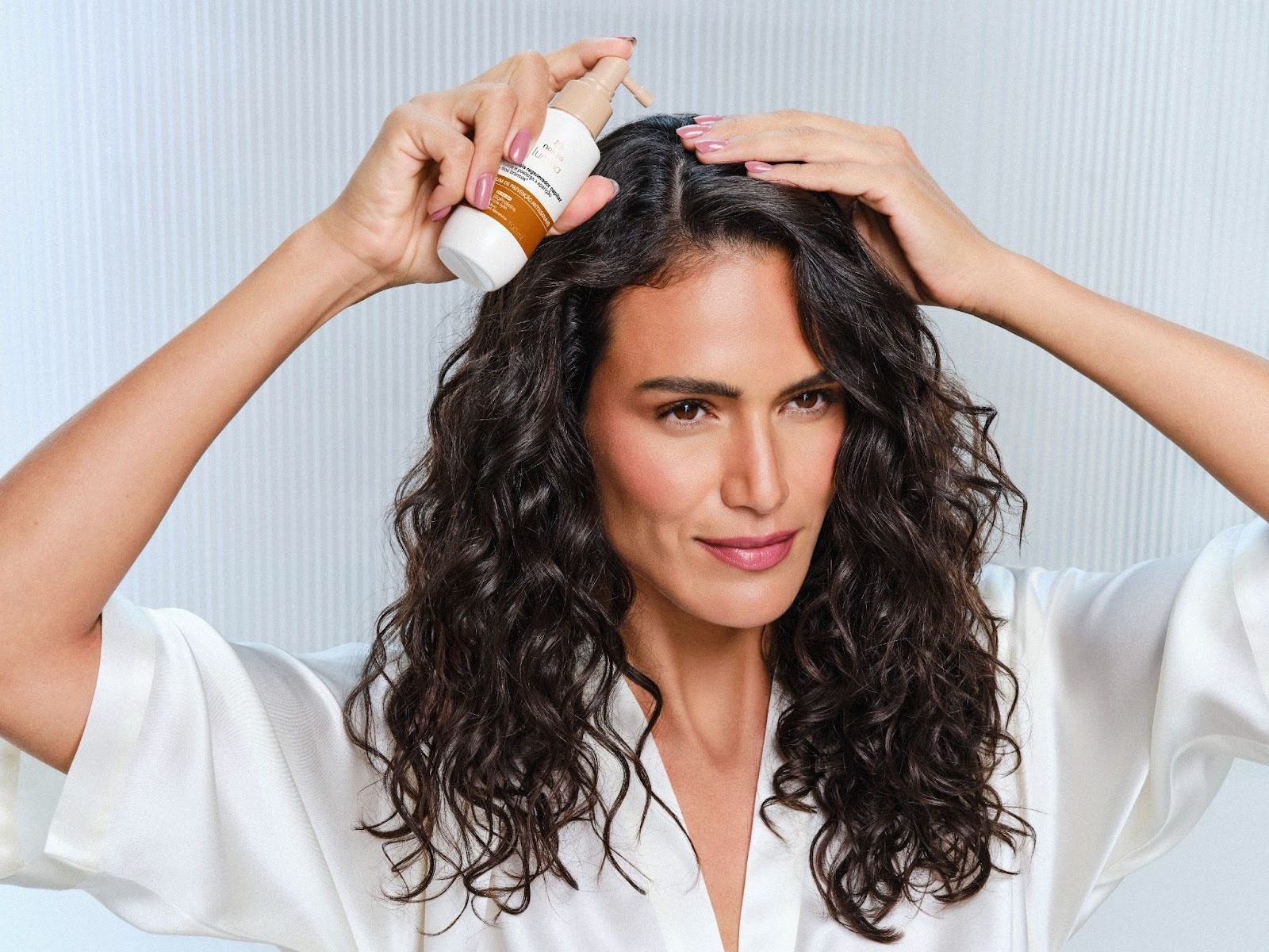 Fio de Cabelo Branco vale um produto de Natura Lumina Antissinais em ação inédita em Curitiba