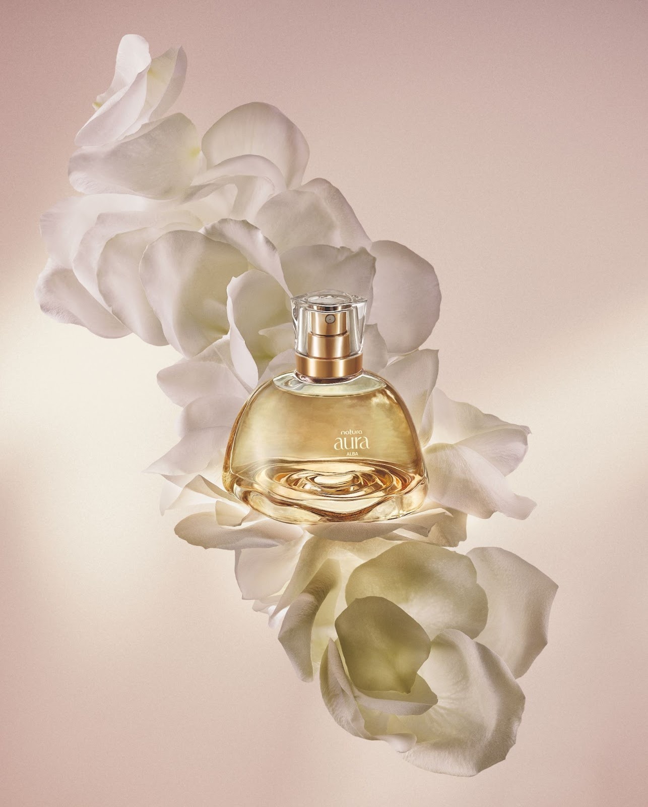 O sucesso de Aura Alba da Natura se expande com o lançamento do Óleo Corporal e Sabonetes perfumados