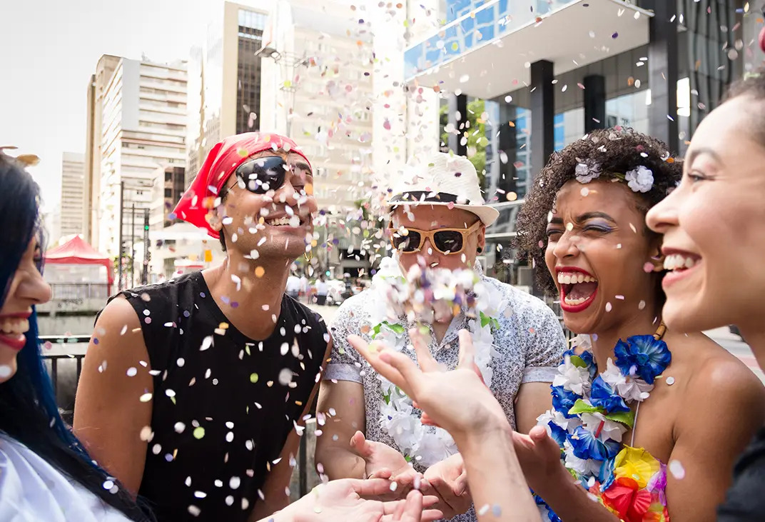 Carnaval em condomínios: especialista alerta para reforço das regras de convivência durante a folia