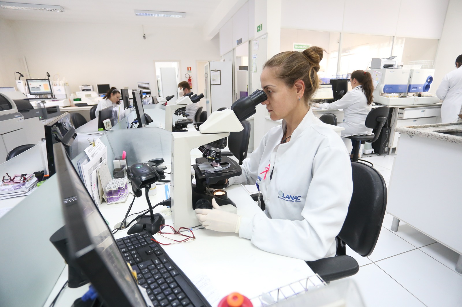 Março amarelo: exames laboratoriais são aliados no diagnóstico precoce de endometriose, SOP e desequilíbrios hormonais