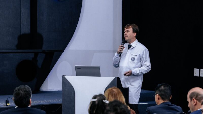 Cirurgia guiada reduz erros na instalação de implantes