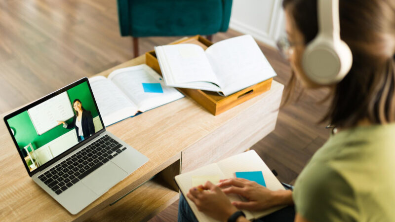 Cursos livres EaD ampliam acesso à qualificação