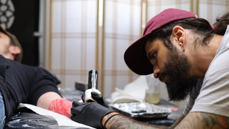 Brasileiro vence diversos prêmios de tatuagem na Flórida