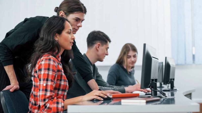 Centro Universitário Integrado oferece treinamento gratuito e focado em tecnologia 