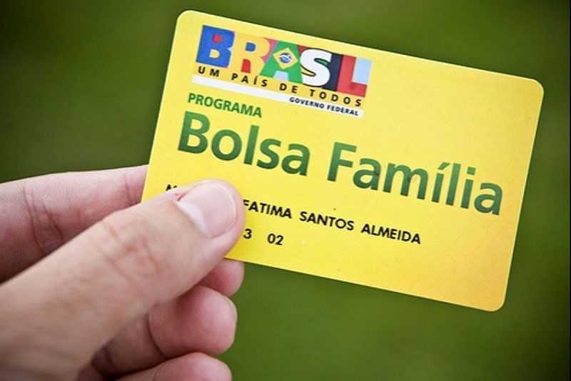 Bolsonaro estuda destravar fila do Bolsa Família