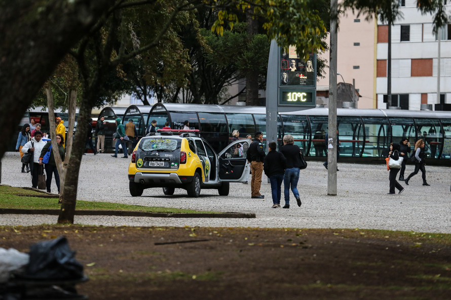 Operação policial aborda mais de 1,3 mil pessoas em Curitiba