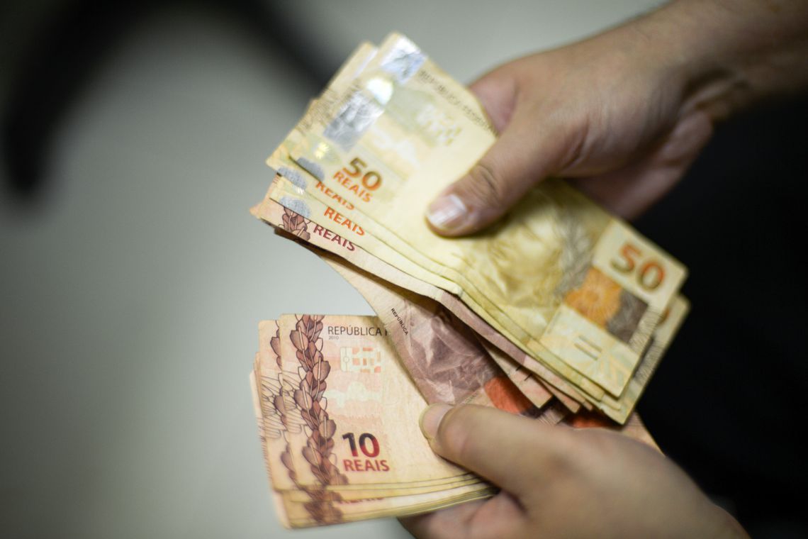 Salário mínimo de R$ 1.040 e reajuste para funcionalismo em 2020