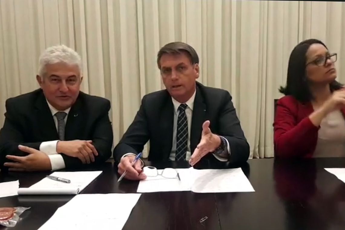 Bolsonaro diz que ministério prepara projeto para legalizar garimpos