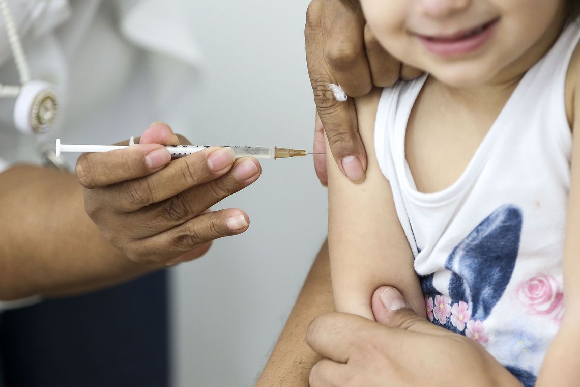 Ministério recomenda adiar vacinação de crianças contra a gripe