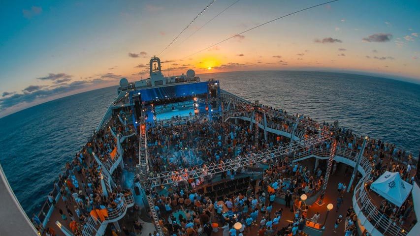 Mix FM leva ouvintes para curtir festival de música em navio