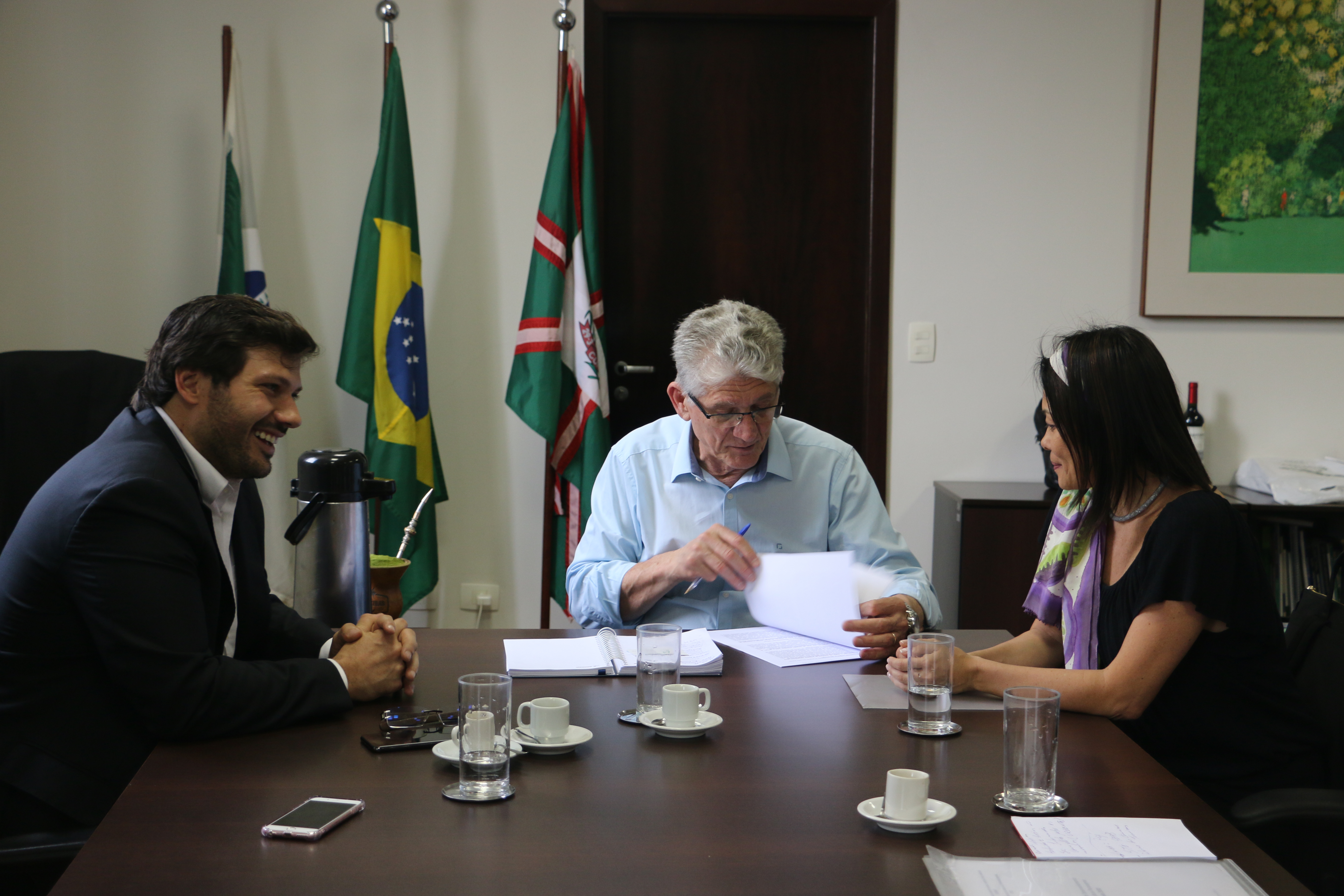 Secretário de Agricultura recebe Programa de Desenvolvimento da Sericicultura no Paraná para os próximos 10 anos