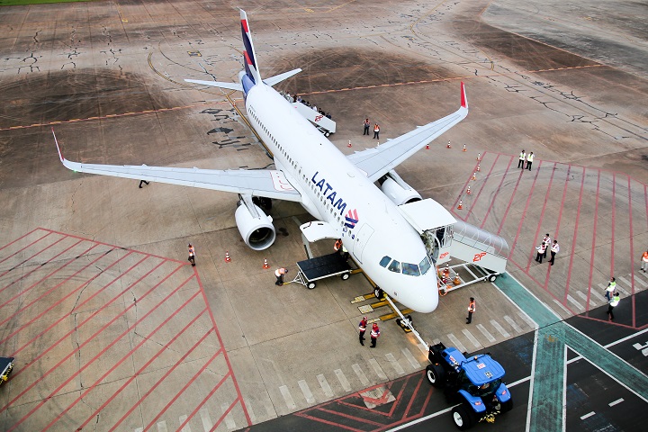 Latam volta operar em Maringá e aumenta fluxo de passageiros no aeroporto