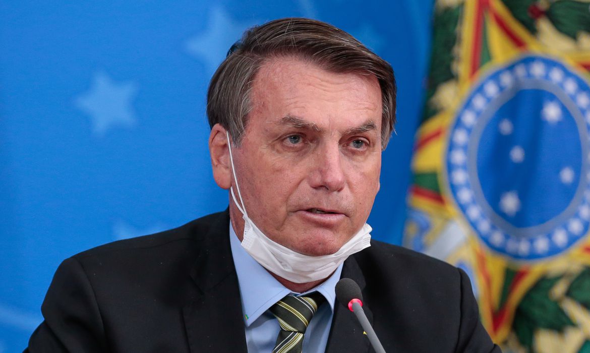 Na contramão: Bolsonaro diz que pressa por vacina “não se justifica”