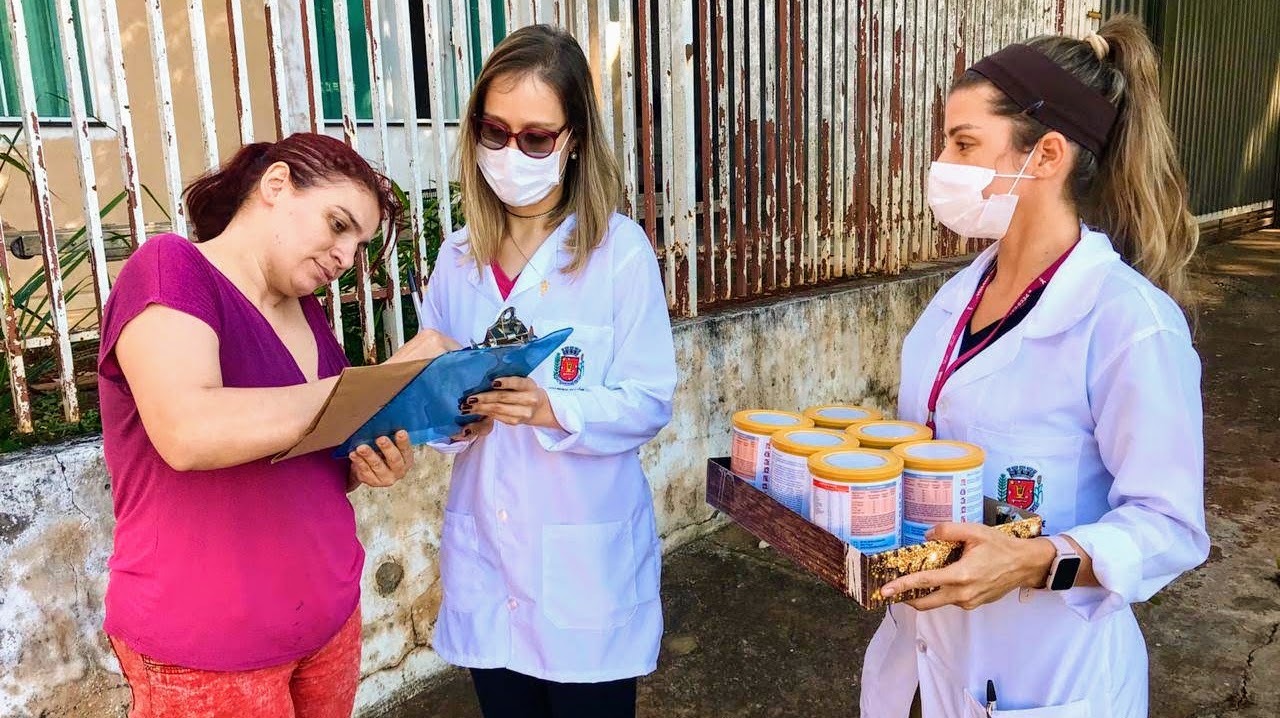 Em um mês de suporte nutricional remoto, a Prefeitura de Maringá já entregou mais de 600 unidades de suplementos nutritivos e fórmulas infantis nas casas de mais de 380 pacientes