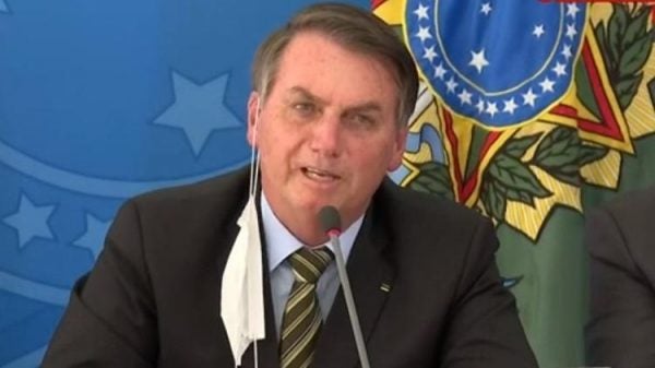 Governo Bolsonaro anuncia parceria para produzir vacina contra covid-19