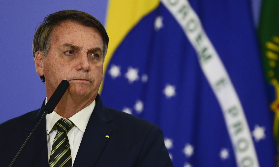 Facebook suspende rede de desinformação ligada a assessores de Bolsonaro e filhos
