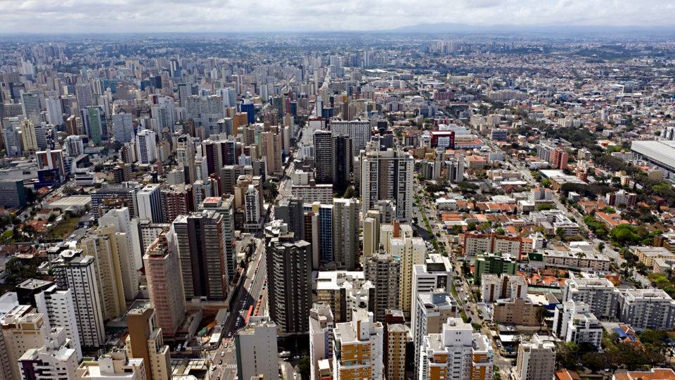 Curitiba : Queda no isolamento aumenta internamento em prontos-socorros