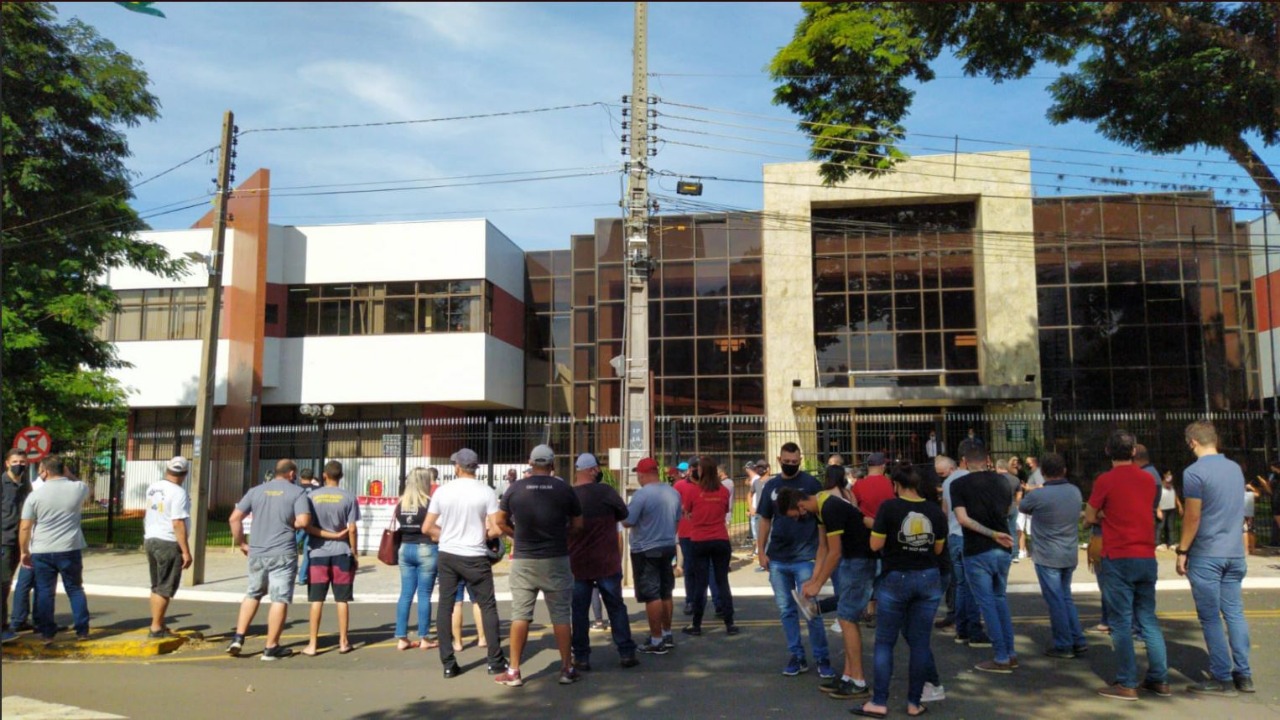 Proprietários de Bares realizam manifestação em Maringá