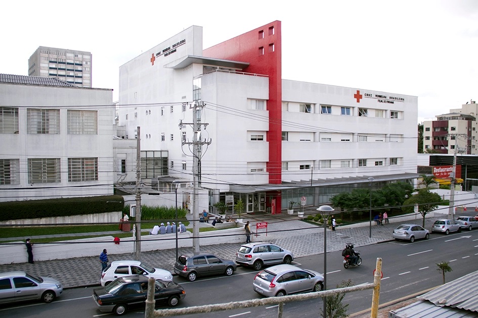 Três hospitais de Curitiba e único do litoral estão com 100% de UTIs SUS ocupadas
