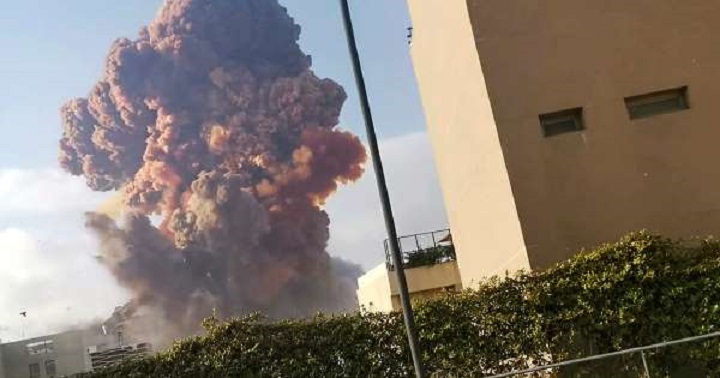 Forte explosão na região portuária de Beirute deixa várias pessoas feridas