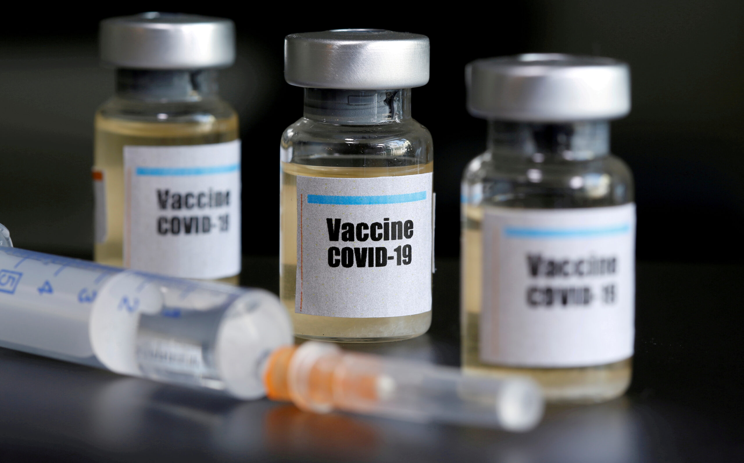 Fiocruz afirma que vacina de Oxford chega ao Brasil em fevereiro