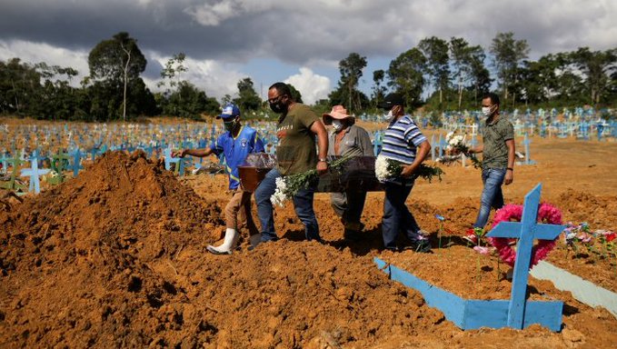 Mortes por Covid-19 no Brasil crescem 64% entre novembro e dezembro