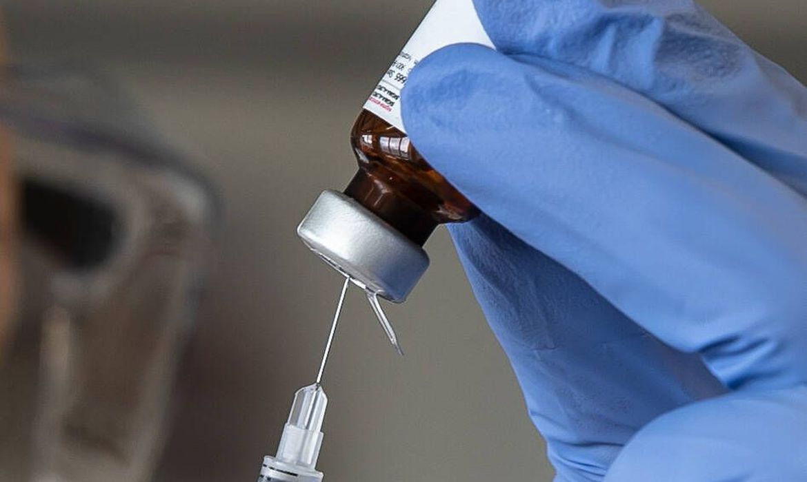 Ao vivo: Anvisa decide autorização emergencial para uso de vacinas