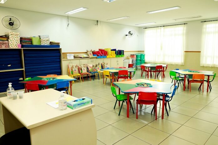 As unidades de ensino estão organizadas com materiais de prevenção e demais protocolos para garantir a segurança de crianças e profissionais As unidades de ensino estão organizadas com materiais de prevenção e demais protocolos para garantir a segurança de crianças e profissionais