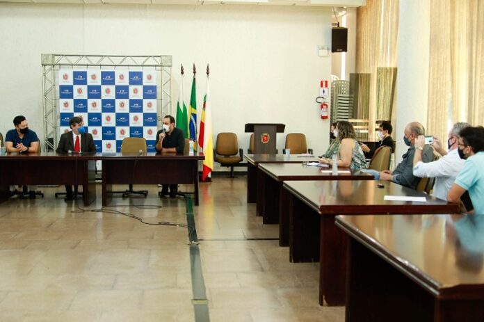 Reunião com representantes do Convention Bureau, Sociedade Rural, SindHotel, Abrasel, buffets infantis e assessores de eventos Reunião com representantes do Convention Bureau, Sociedade Rural, SindHotel, Abrasel, buffets infantis e assessores de eventos