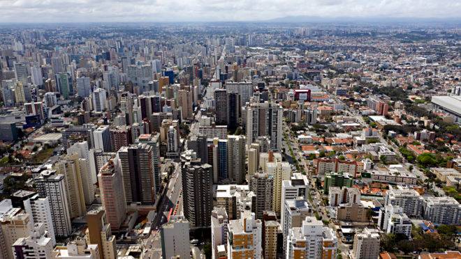 Para evitar 3ª onda, pesquisador pede 21 dias de lockdown em Curitiba