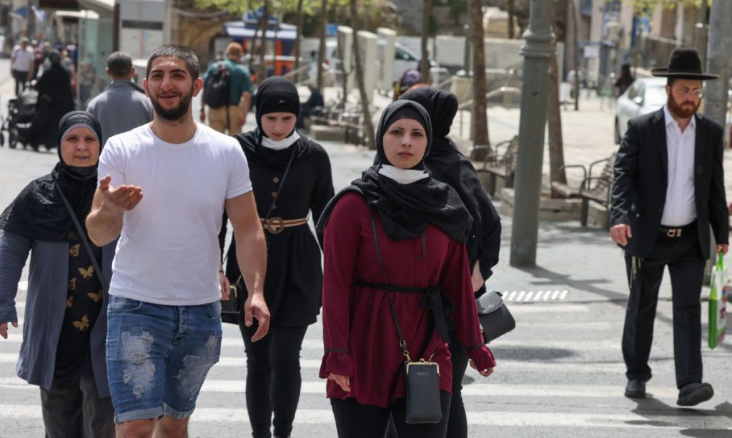 Israel abole uso de máscara nas ruas após sucesso da vacinação