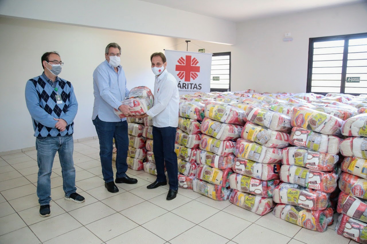 Unimed Maringá realiza doação de 20 toneladas de alimentos e agasalhos