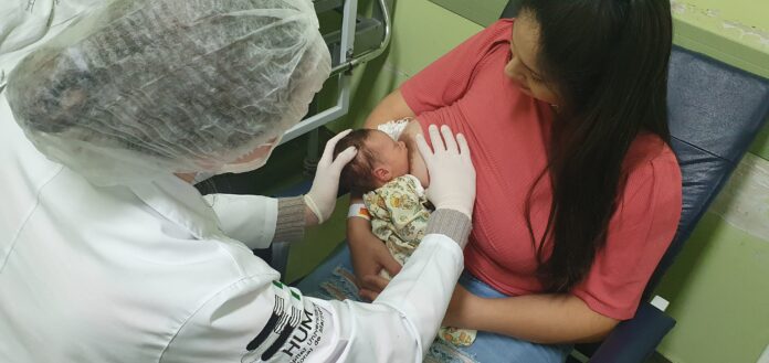Banco de Leite Humano do Hospital Universitário de Maringá é único da região, e atende lactantes e vários hospitais Banco de Leite Humano do Hospital Universitário de Maringá é único da região, e atende lactantes e vários hospitais