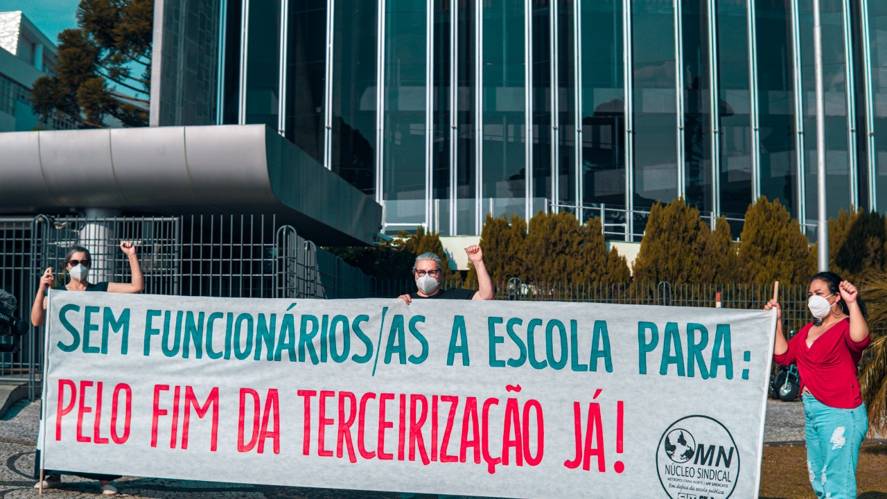 Após terceirizações, faltam funcionários nas escolas do Paraná