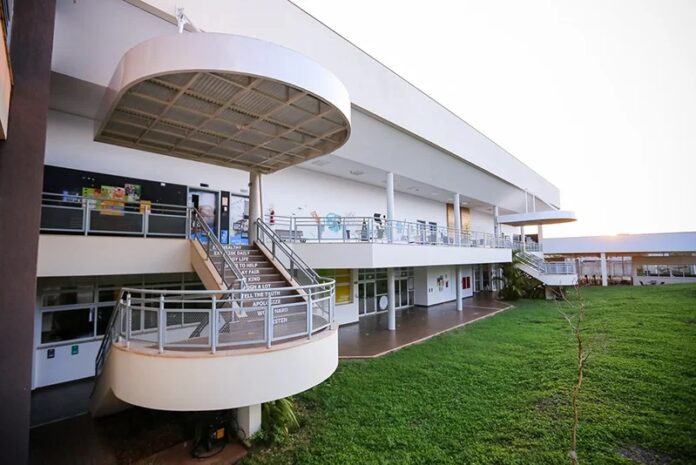t. James' é pioneira no Ensino Bilíngue no interior do Paraná e líder em aprovação em universidades do exterior t. James' é pioneira no Ensino Bilíngue no interior do Paraná e líder em aprovação em universidades do exterior