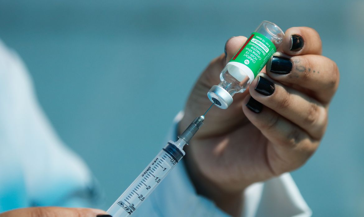 Empresas começam a exigir comprovante de vacina para candidatos