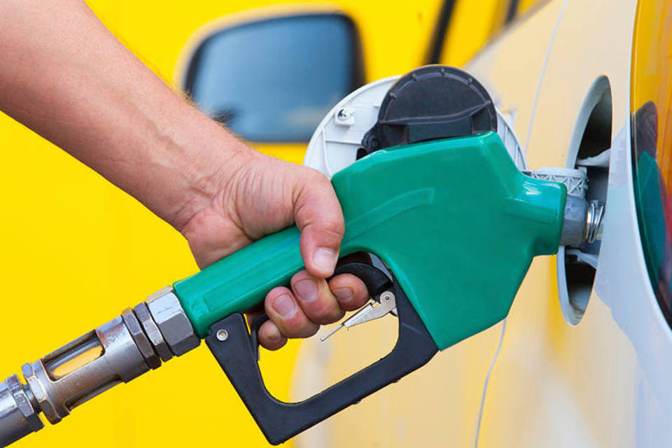 Em um ano, brasileiro paga 49,8% mais caro para abastecer com gasolina, aponta Ticket Log