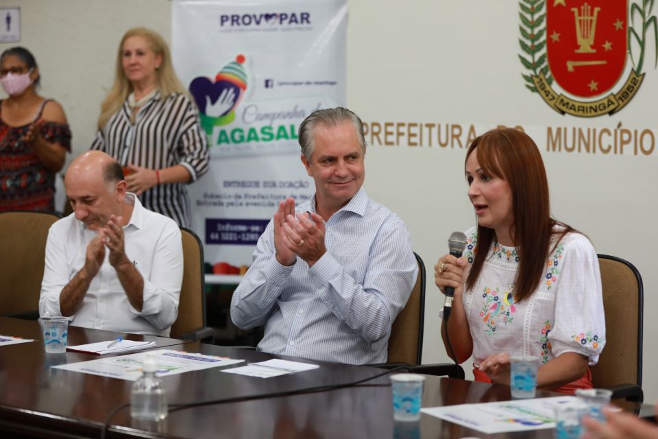 Campanha do Agasalho 2022 é lançada na Prefeitura de Maringá