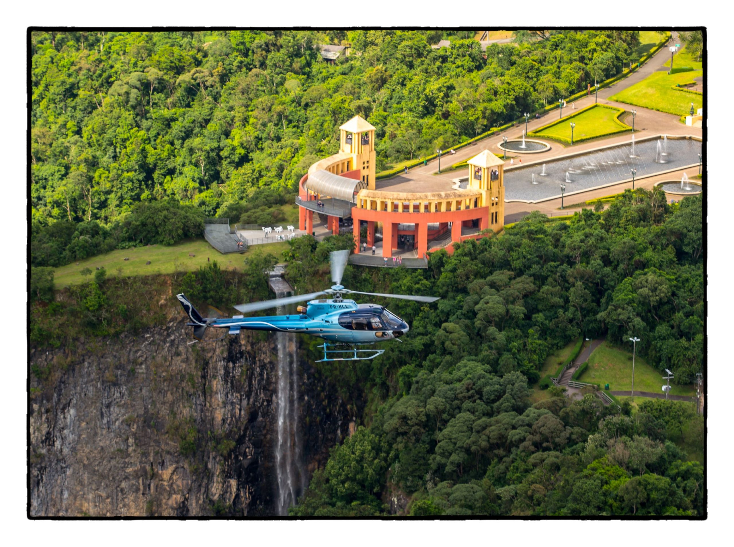 Voos panorâmicos de helicóptero voltam a emocionar em Curitiba
