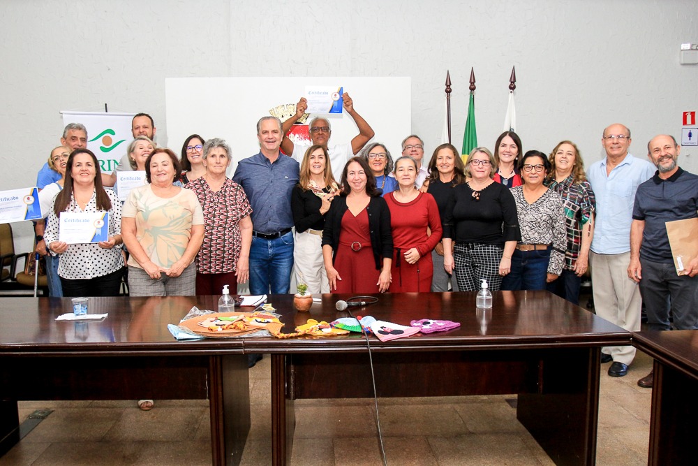 Prefeitura de Maringá faz homenagem a 20 servidores aposentados
