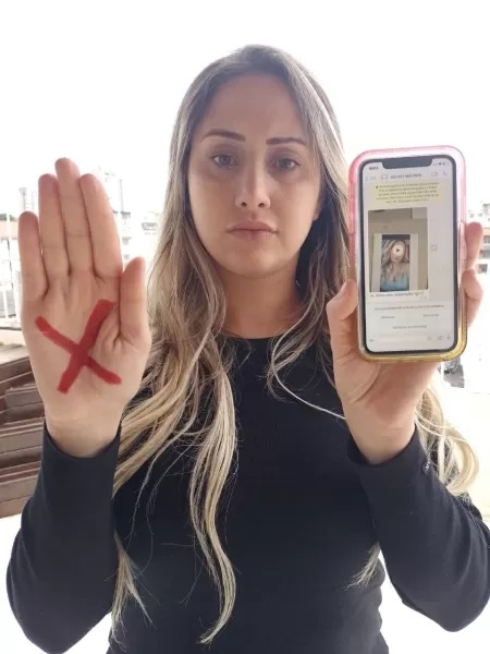 Vereadora recebe vídeo de homem ejaculando em sua foto